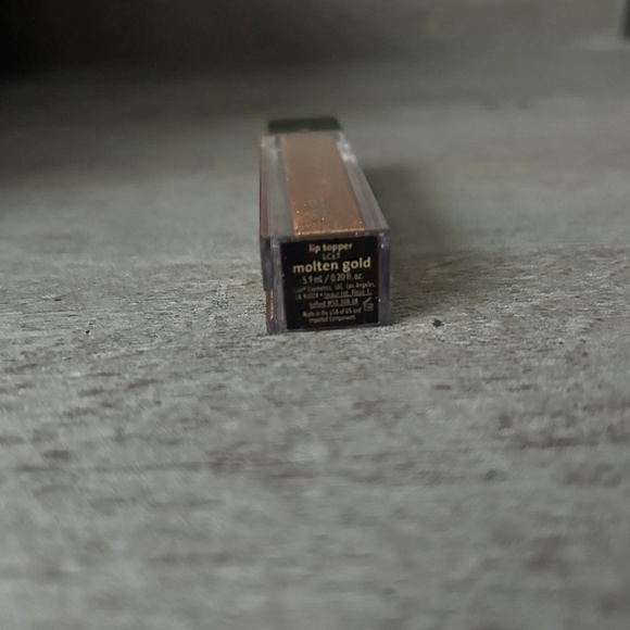 Jouer Long Wearing Lip Topper in Molten Gold - Picture 7 of 7